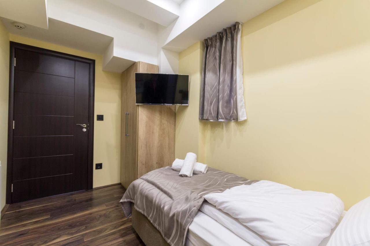 Madison Inn Suites - Wilson'S Square Belgrád Kültér fotó
